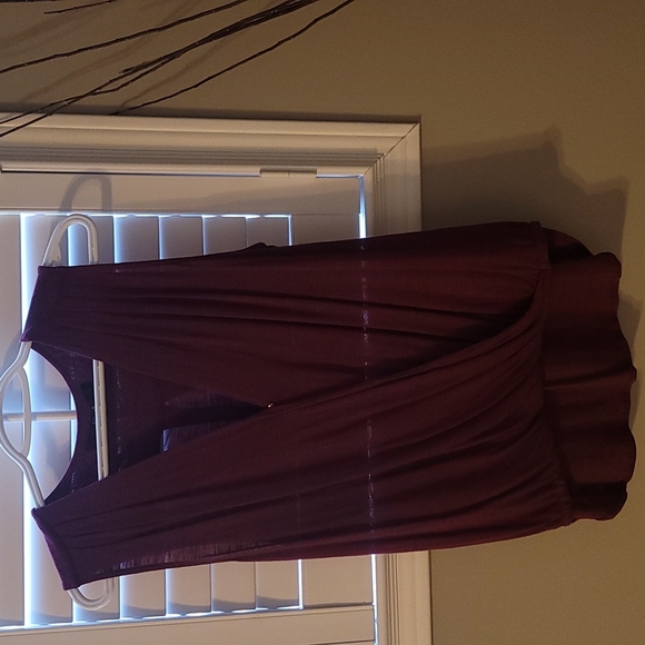FREE W/ PURCHASE --GUESS Burgundy Sleeveless Criss-Cross Top - Picture 4 of 6